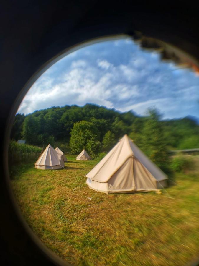 Hotel Luna Rock Glamping Brezoi - Blue Scai Exterior foto